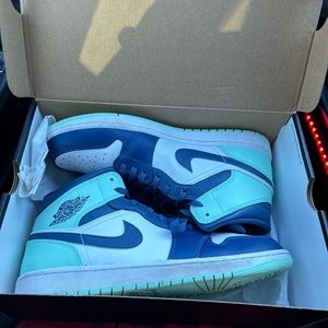 Jordan 1s Barely Worn